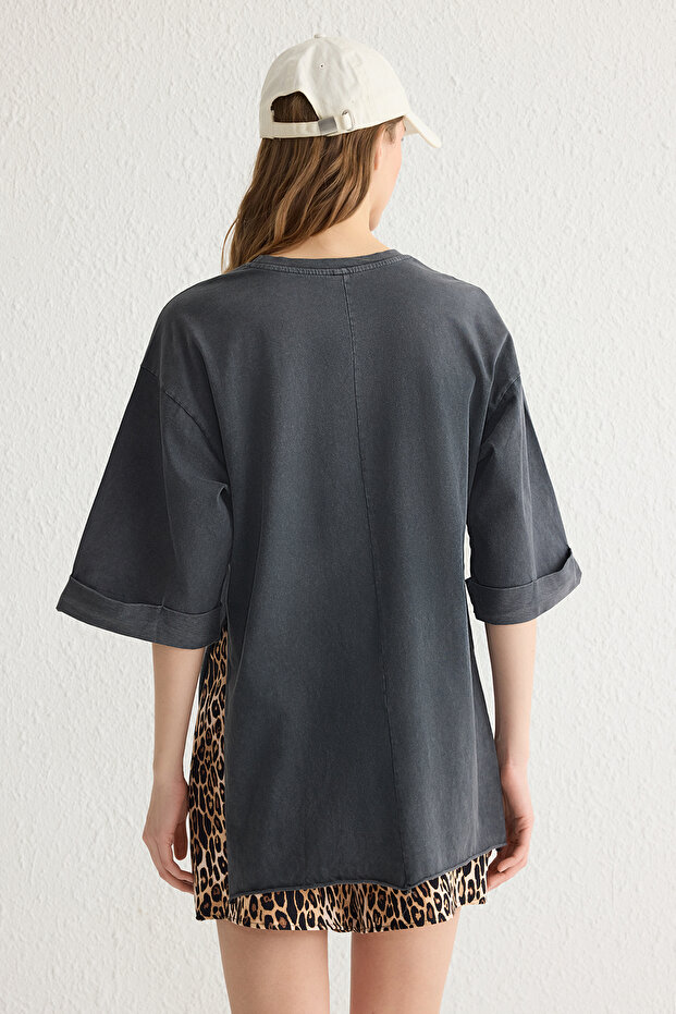 Antrasit Yıkamalı %100 Pamuk Duble Kol Asimetrik Boyfriend Örme T-Shirt TWOSS20TS0828 - 5