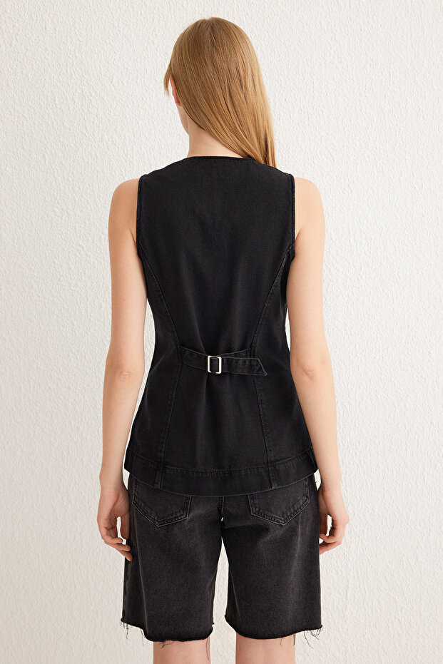 Siyah Dikiş Detaylı Arkası Kemer Tokalı Fitted/Vücuda Oturan Denim Yelek TWOSS25YE00022 - 5