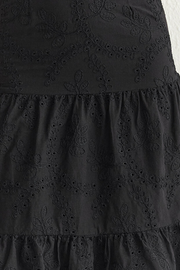 Siyah Belden Açılan Midi Brode Astarlı Dokuma Elbise TWOSS23EL00156 - 4