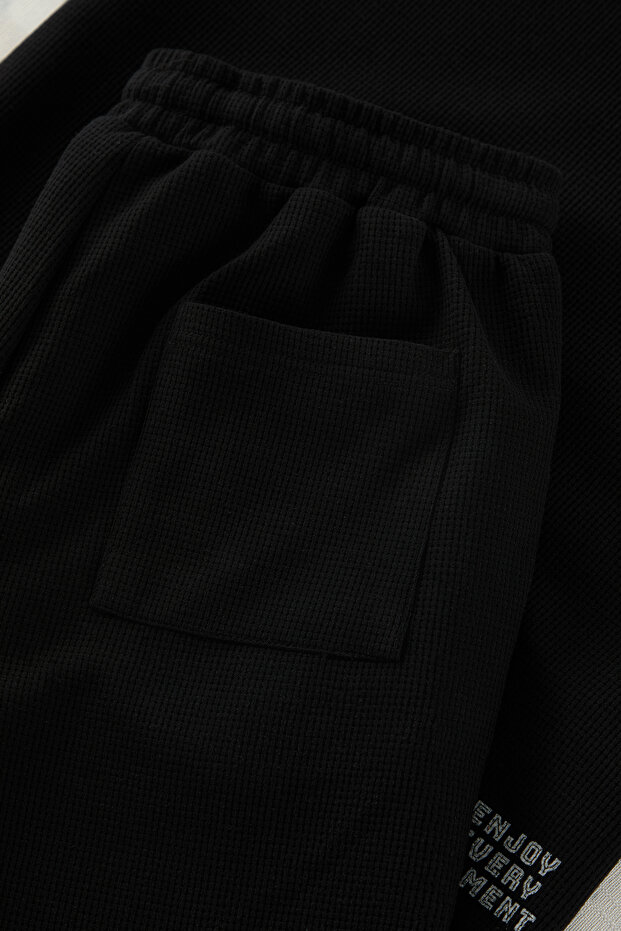 Siyah Regular Fit Waffle Örme Şortlu Pijama Takımı TMNSS23PT00032 - 9