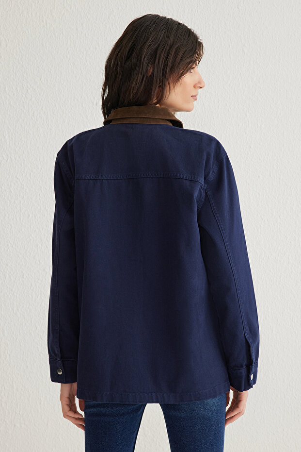 Koyu Mavi Kontrast Süet Yakalı Oversize Denim Gömlek Ceket TWOSS25CE00005 - 5