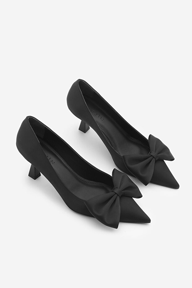 Esilas Schwarzer Stiletto-Absatz mit spitzer Zehenpartie und Schleifendetail - 3