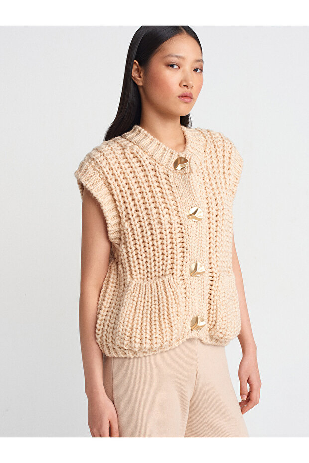 60961 Crew Neck Soft Textured Pocket Buttoned Knitwear Vest-Cream