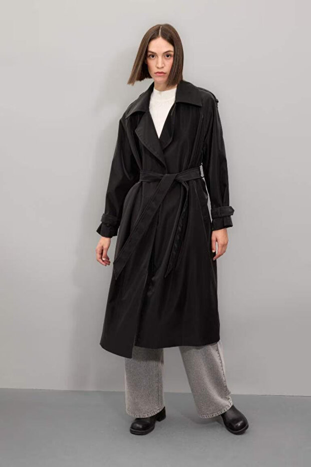 Trenchcoat aus Kunstleder mit normaler Passform