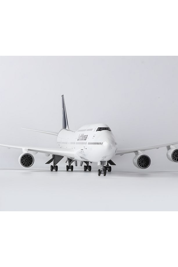 1/160 Boeing 747-8 Lutfhansa, Hazır Yolcu Uçağı Maketi (47 cm) - 1