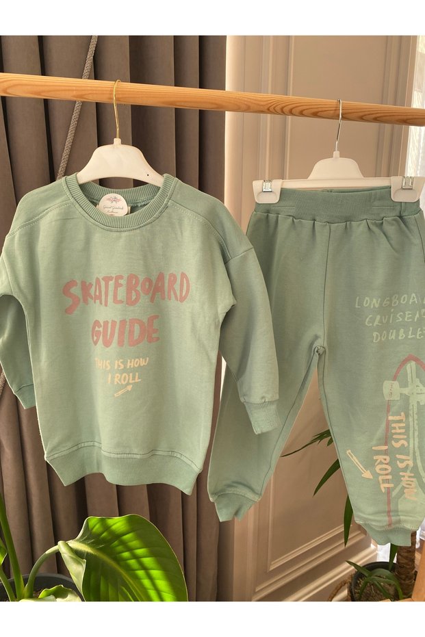 Babyaden Skate Board Green No Barge Thin Seasonal Male Child Baby School Tracksuit