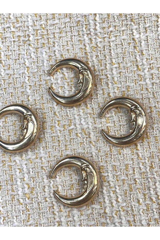 Crescent Model Middle Face Figured Design Set of 4 Buttons (3cm) - 3