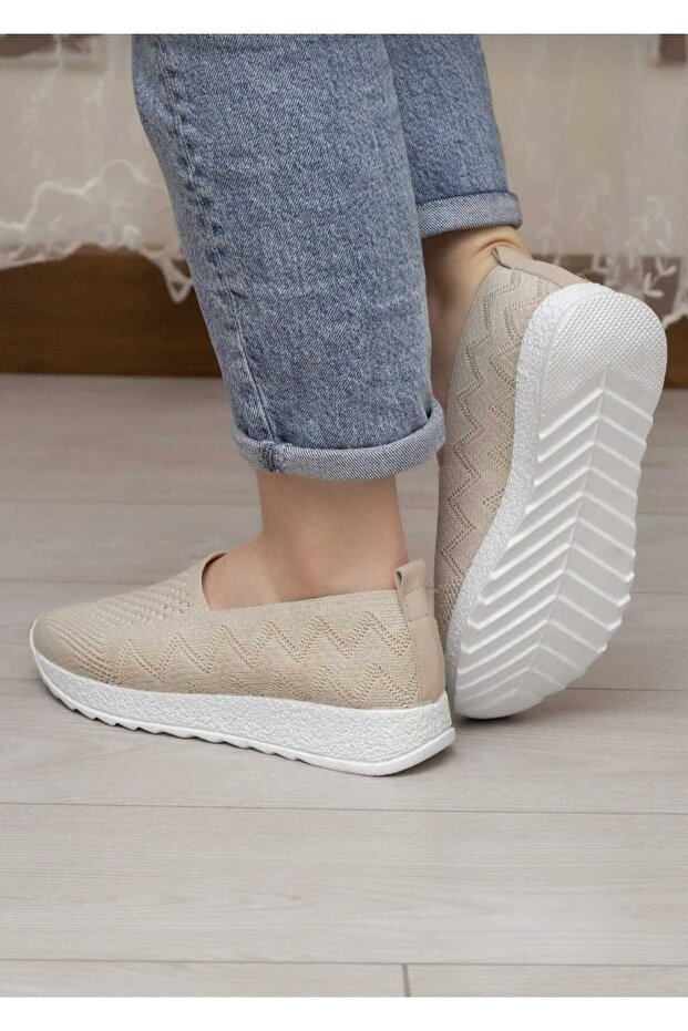 WOMEN'S SPORTS SHOES