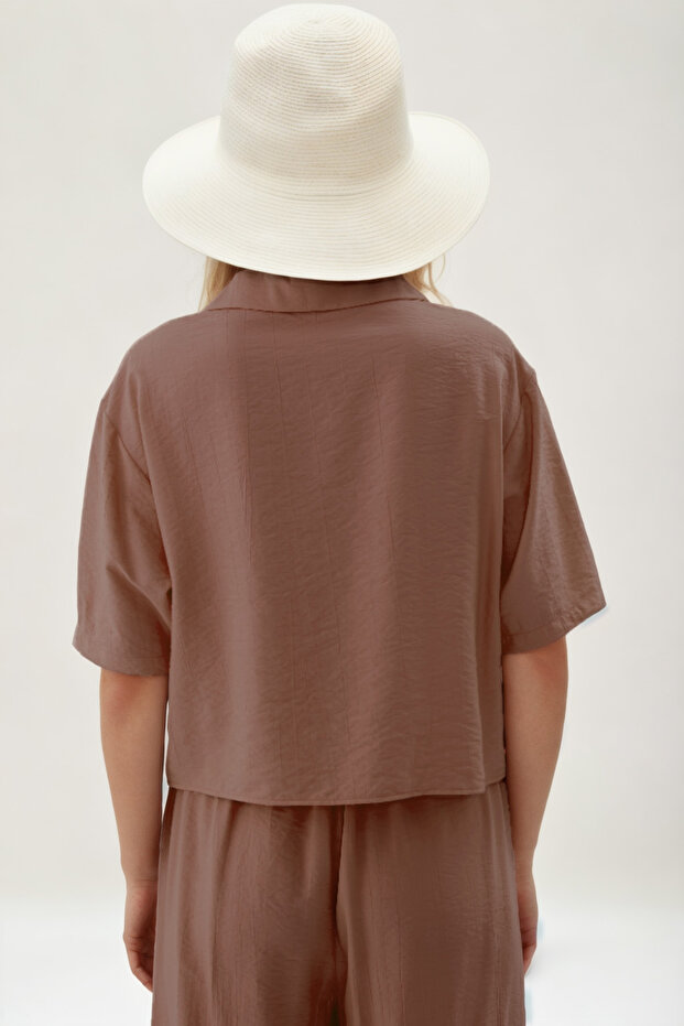 قميص بأكمام قصيرة وأزرار أمامية - 4