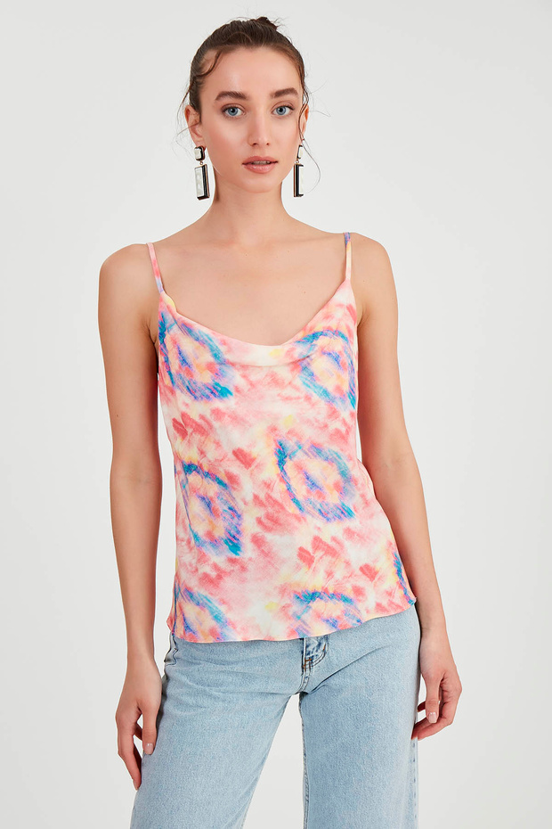 بلوزة منقوشة بياقة مطاطية وأشرطة حبل - 1