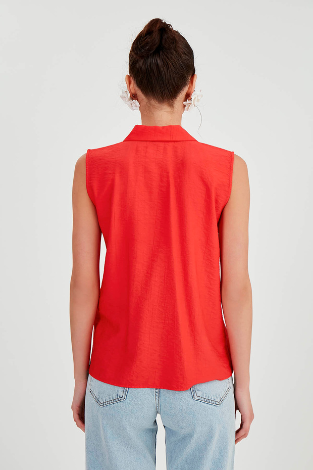 بلوزة بأزرار أمامية وياقة بدون أكمام - 5