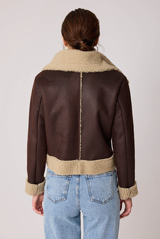 سترة راكب الدراجة النارية قصيرة من الفرو بأزرار أمامية - 5