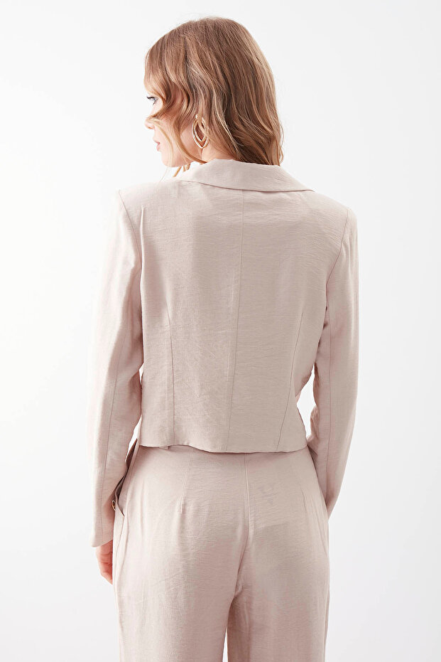 سترة قصيرة مع تفاصيل زر ذهبي - 5