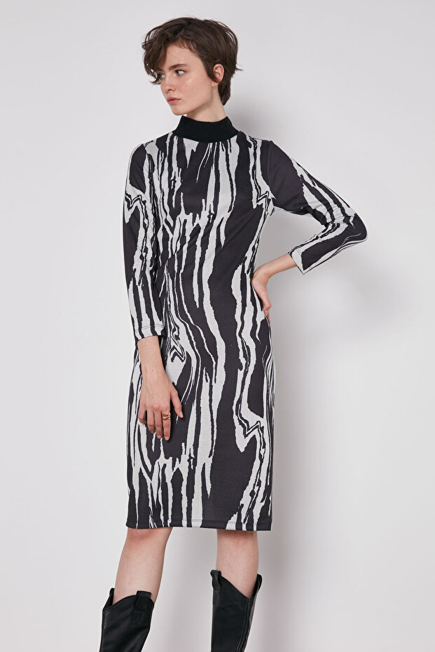 Desenli Yakalı Örme Elbise - 1