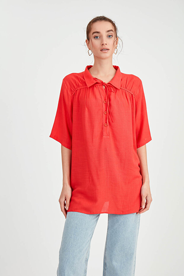 بلوزة بتصميم أمامي بأزرار وربطة عنق - 1