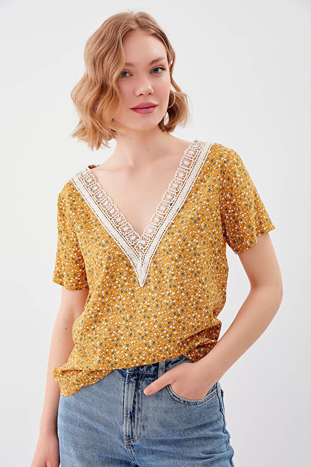 Çiçekli V Yaka Bluz - 4