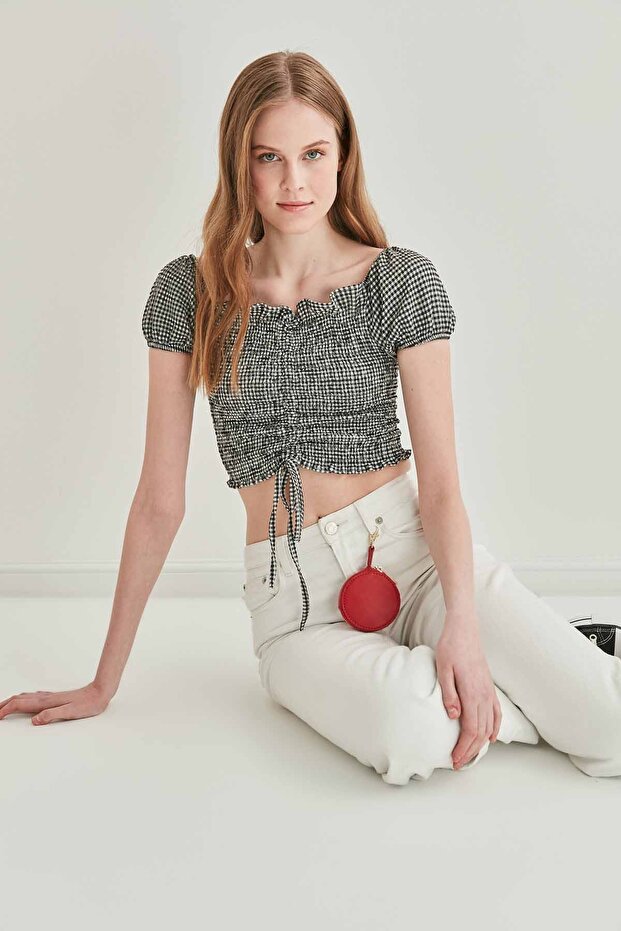 بلوزة صغيرة برباط أمامي من القماش القطني - 3