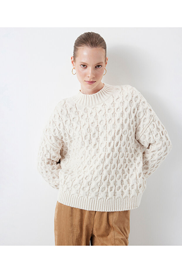 Textured comfortable cut sweater - 2