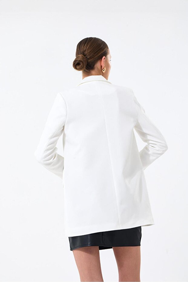 سترة نسائية ذات ستة أزرار - 4