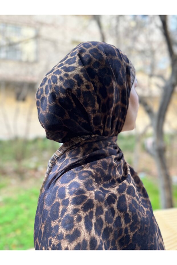 شال قطني ناعم بنقشة الفهد العرقية باللون الأسود