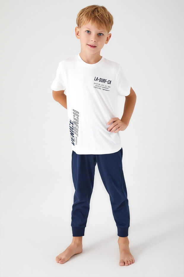 طقم بيجامة بيضاء للأولاد - 2