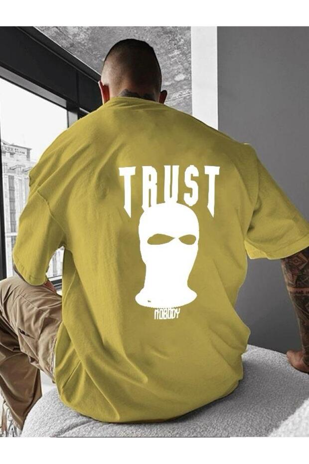 تيشيرت بطبعة TRUST، قصة واسعة / فضفاضة (أوفرسايز)