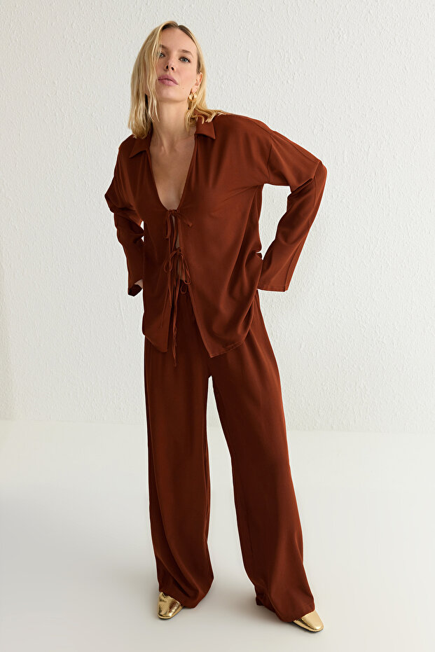 Kiremit Oversize Önü Bağlamalı Bluz Ve Geniş Paça Pantolon Dokuma Alt-Üst Takım TWOSS25AU00035 - 1