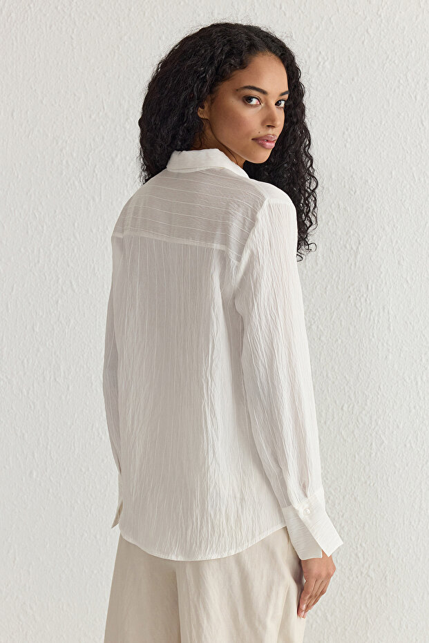 Beyaz Çizgili Dokulu Kumaş Oversize Dokuma Gömlek TWOSS25GO00013 - 6