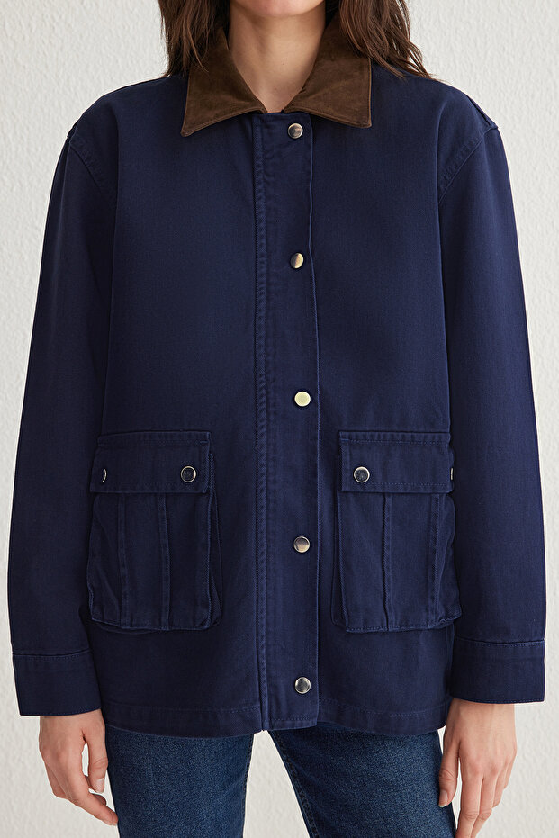 Koyu Mavi Kontrast Süet Yakalı Oversize Denim Gömlek Ceket TWOSS25CE00005 - 3