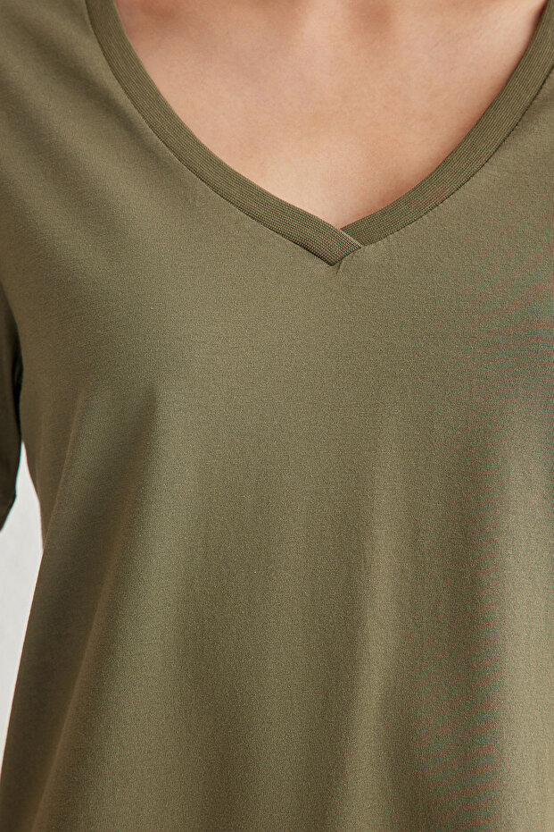 Haki %100 Pamuk Basic V Yaka Örme T-Shirt TWOSS23TS00001 - 4