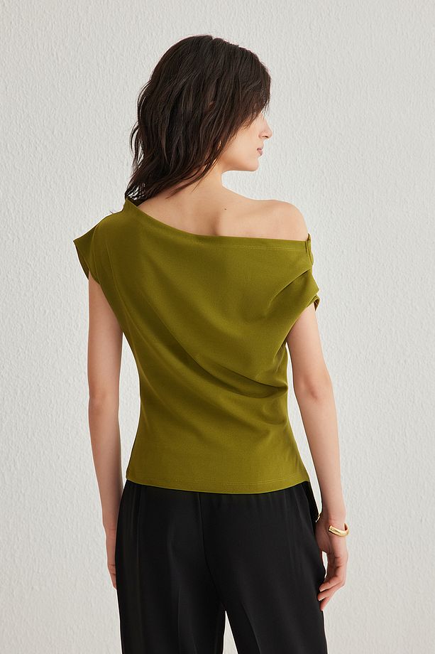 Yağ Yeşili Büzgü/Drape Detaylı Dökümlü Asimetrik Yaka Örme Bluz TWOSS25BZ00024 - 5