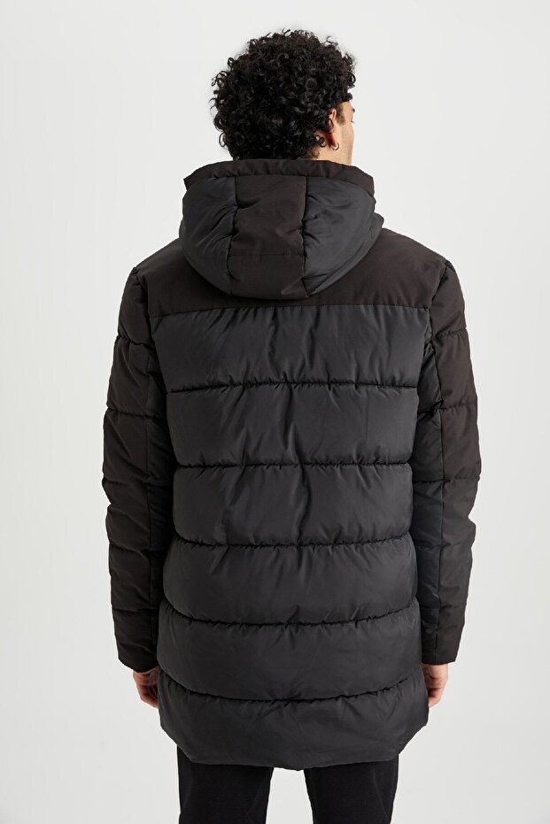 Műszőrme bélelt kapucnis Slim Fit pufferkabát Parka - cipzárral és zsebekkel U4360az23wn - 8