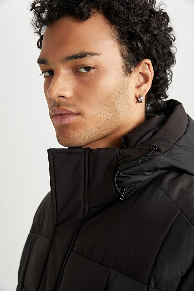 Műszőrme bélelt kapucnis Slim Fit pufferkabát Parka - cipzárral és zsebekkel U4360az23wn - 5