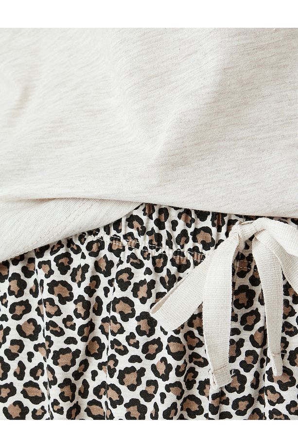 Leopar Desenli Pamuk Karışımlı Kısa Kollu Volanlı Şortlu Örme Pijama Takımı - 6