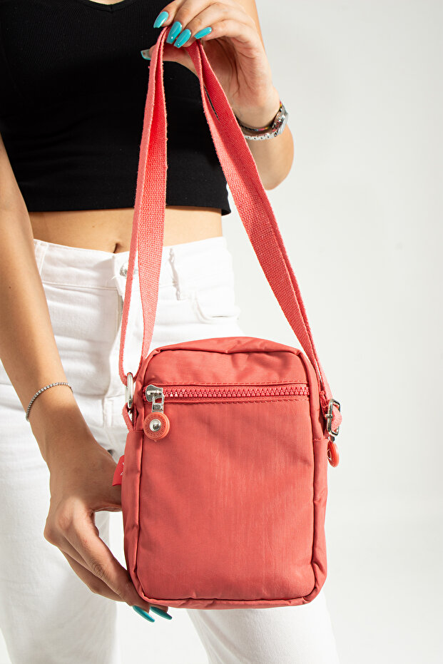 حقيبة كتف صغيرة للجنسين من القماش المجعد M 227 Mega Bag مع حامل للهاتف