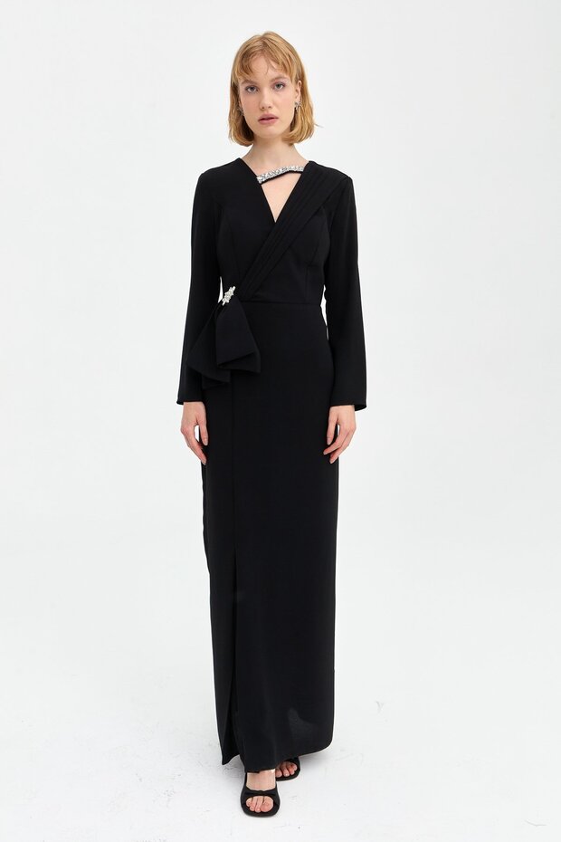 Stylish Dress with Black Stone Accessories
