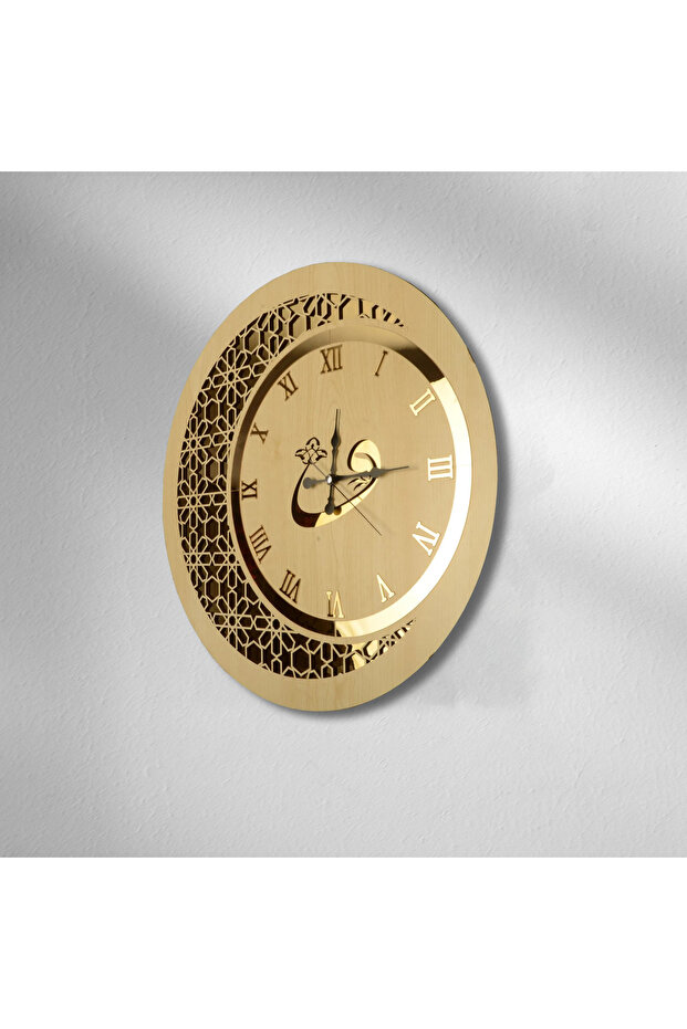 ساعة حائط خشبية