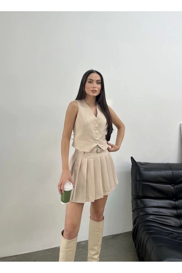 Kadın Krem İçi Astarlı Şortlu Kemerli Pileli Mini Şort Etek - 3