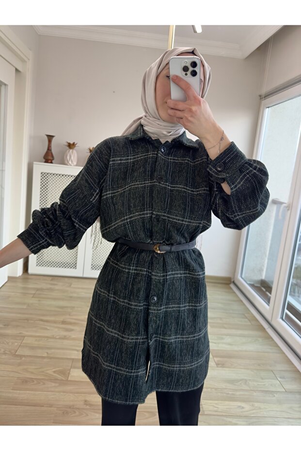 قميص موسمي أسود منقوش كبير الحجم