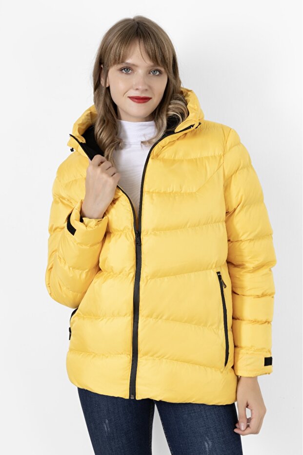 Women's Yellow Hooded Lined Waterproof Wind Resistant Fiber Filled Puffer Coat Jacket Parka