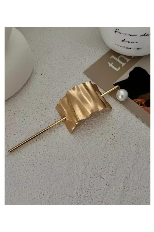 مشبك كعكة ذهبي مموج