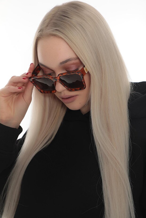 نظارة شمسية بنمط الفهد مع تفاصيل ذهبية - 4