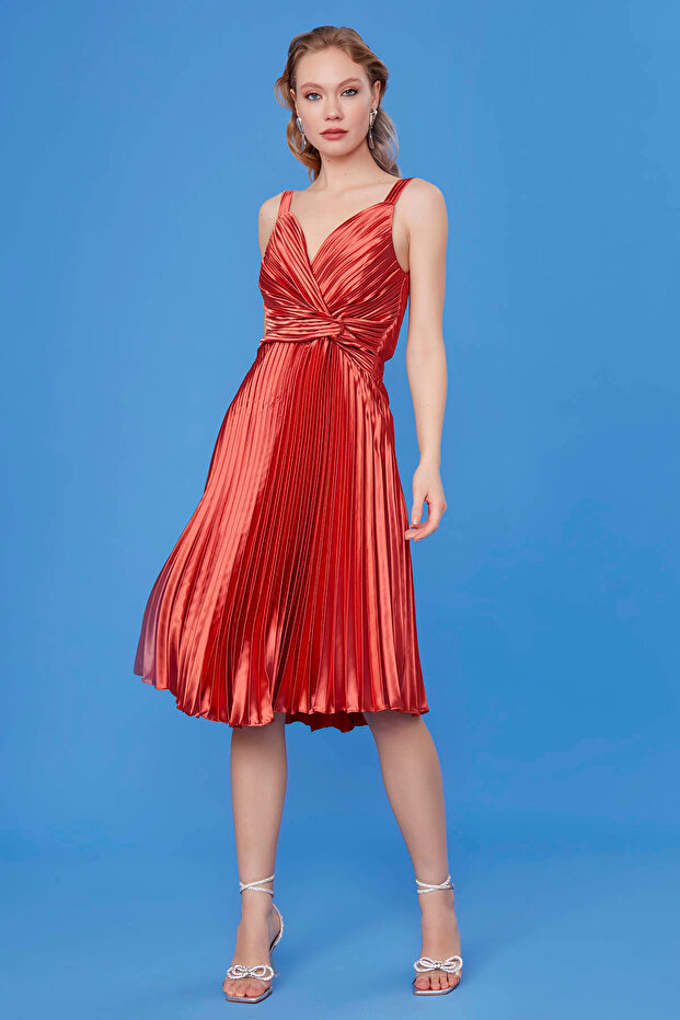 Önü Desenli Piliseli Elbise - 4