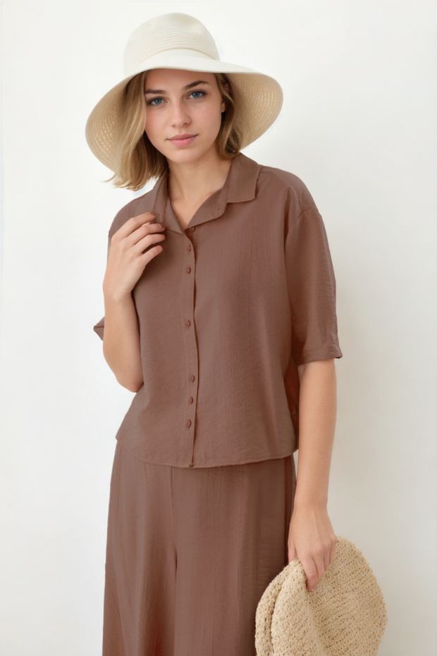 قميص بأكمام قصيرة وأزرار أمامية - 1