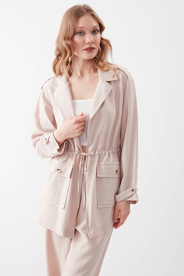 Bunda s dvojitou kapsou se stahovacím límcem Velikost: S - 1