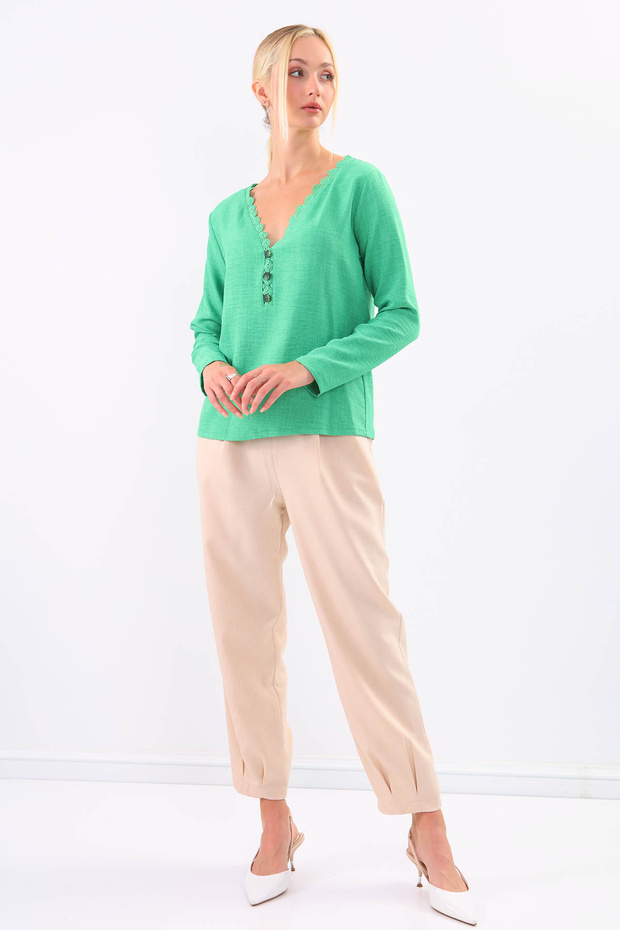 بلوزة بأزرار أمامية وأربطة على الياقة - 2