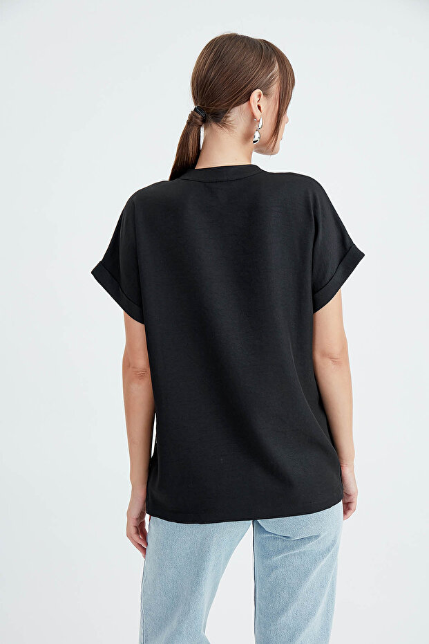 بلوزة بياقة القاضي بأكتاف منسدلة - بأزرار - 5