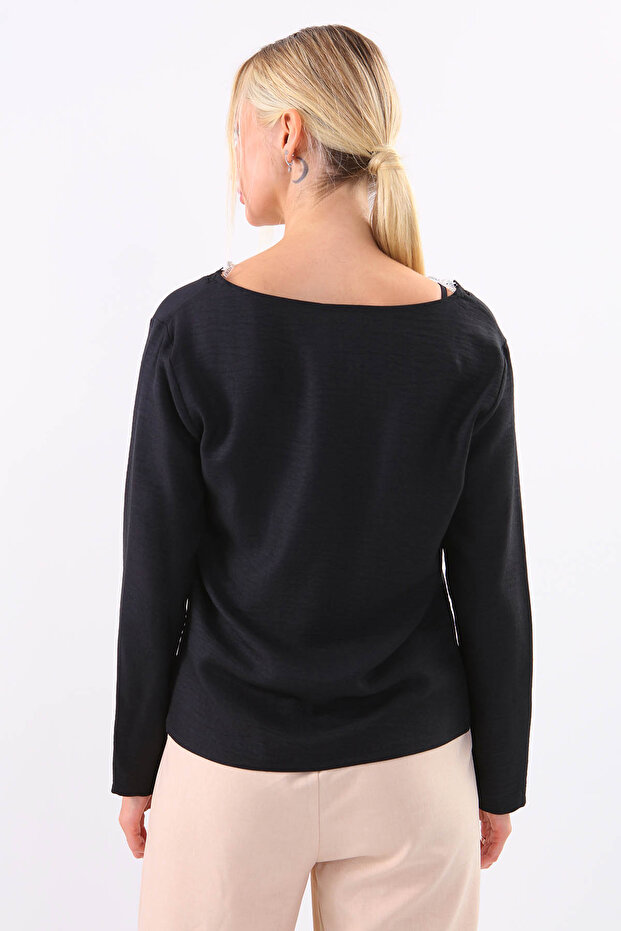 بلوزة بأزرار أمامية وأربطة على الياقة - 4