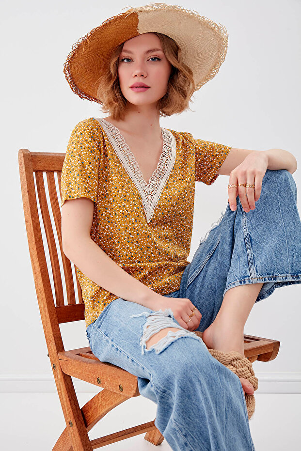 Çiçekli V Yaka Bluz - 2