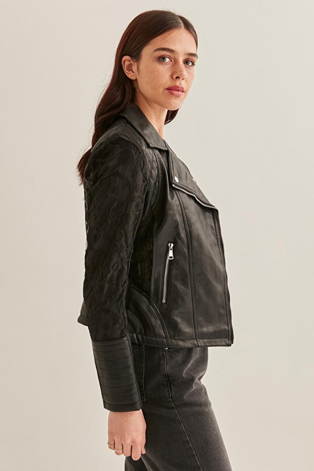 Bunda z umělé kůže s krajkovým zdobením - 3